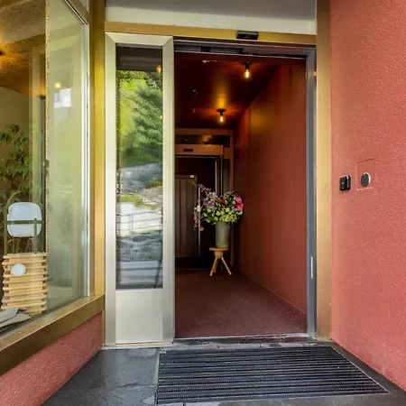 - Self Check-in 阿罗萨