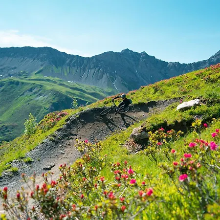 - Self Check-in 酒店 *