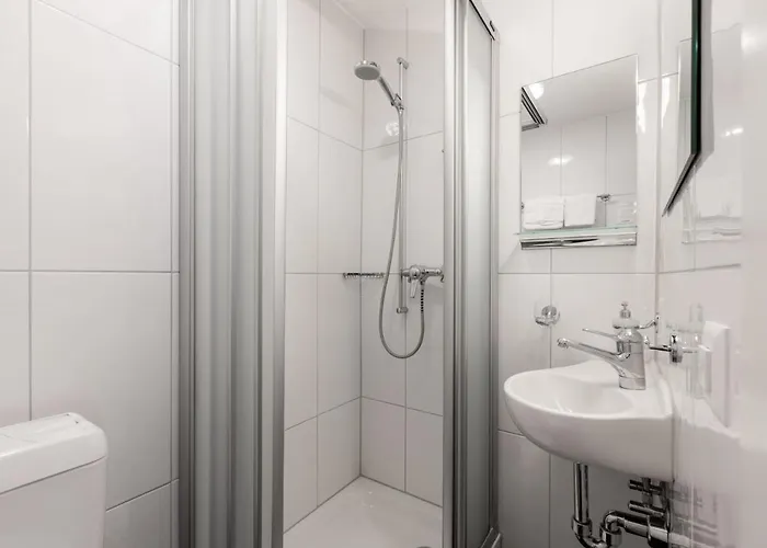 - Self Check-in Szálloda Arosa