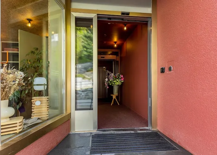 - Self Check-in Arosa