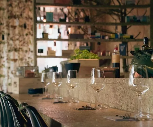 - Self Check-in Szálloda *