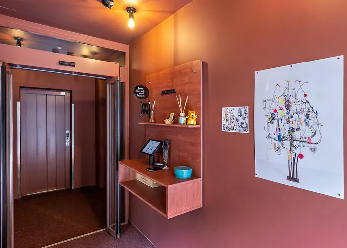 - Self Check-in Ξενοδοχείο