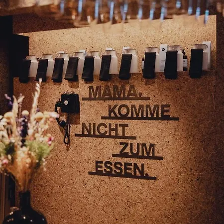 - Self Check-in Готель