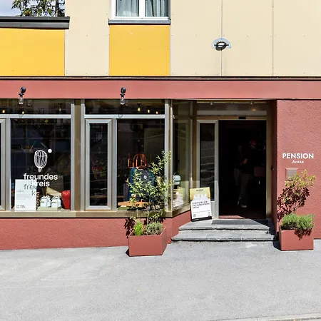 - Self Check-in Готель