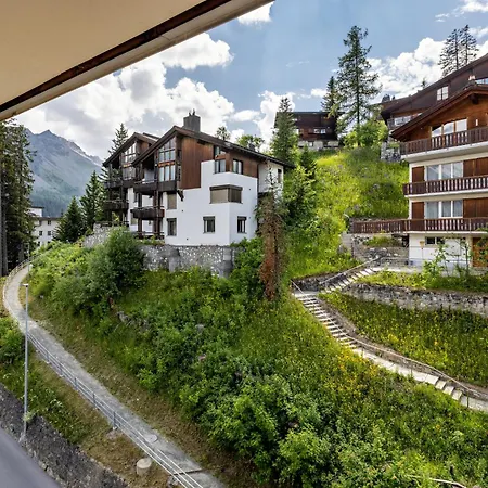 - Self Check-in Готель